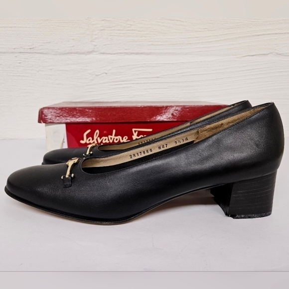 Salvatore Ferragamo Charade Vintage Calf Leather Heels in Black and Gold Sz 9.5 - Picture 5 of 13